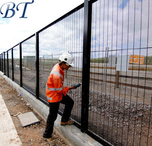 Heavy-duty <strong>Fencing</strong> Designed for Maximum Security, Offering Reinforced Strength and Durability - Product Image 6