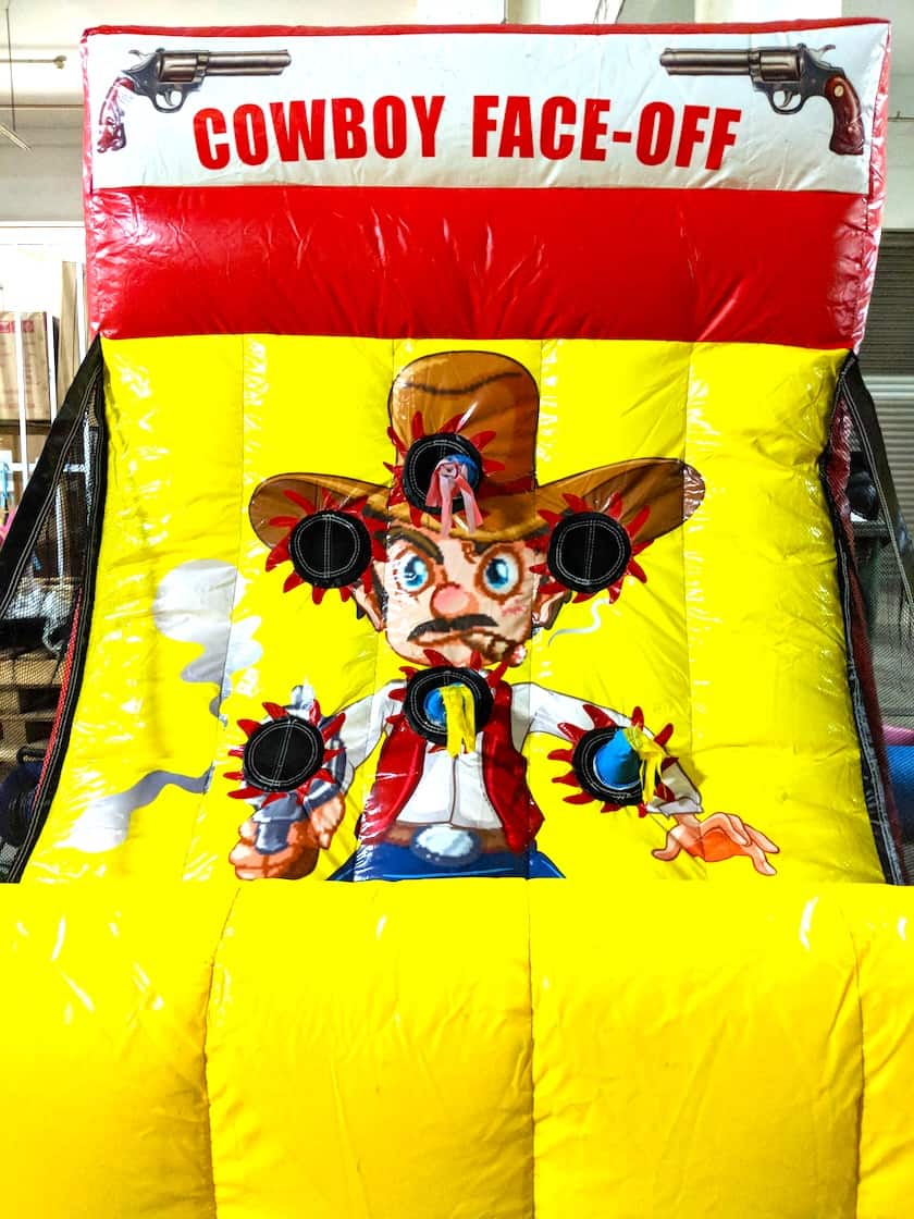 Face-off de cowboy coloré