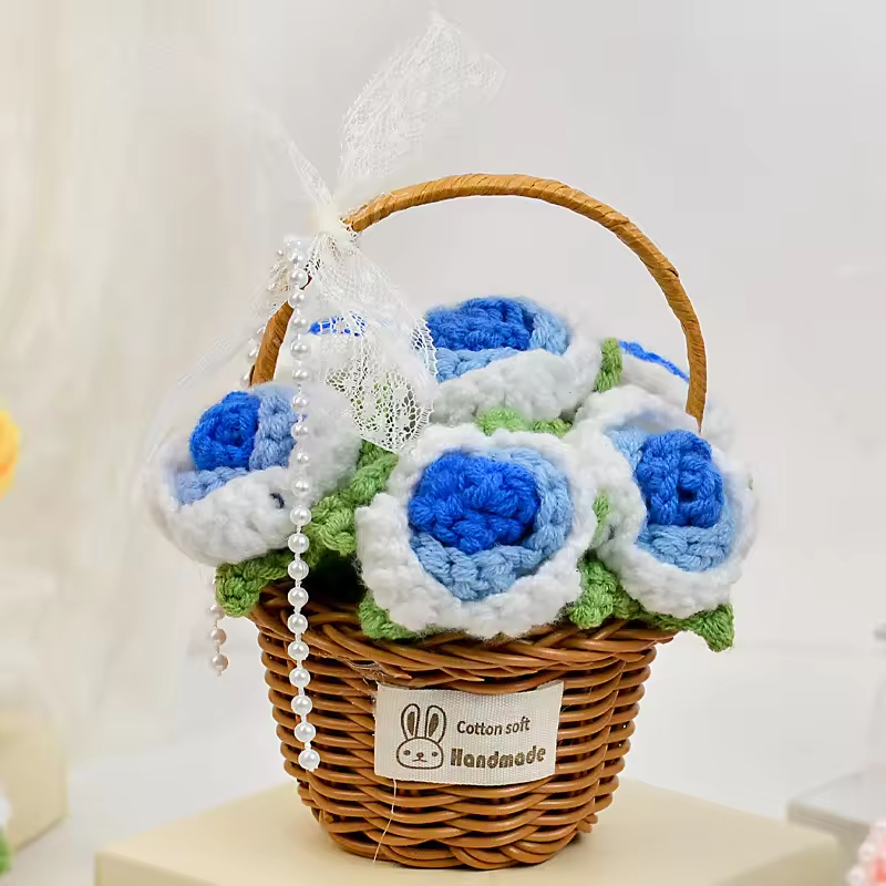 ตะกร้าดอกไม้แบบพกพา 6 ดอกกุหลาบสีน้ำเงินไล่ระดับ