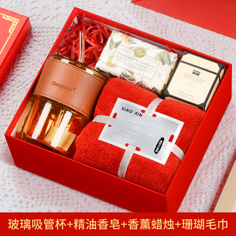 Tasse en paille de verre rouge, serviette, bougie, coffret cadeau de savon