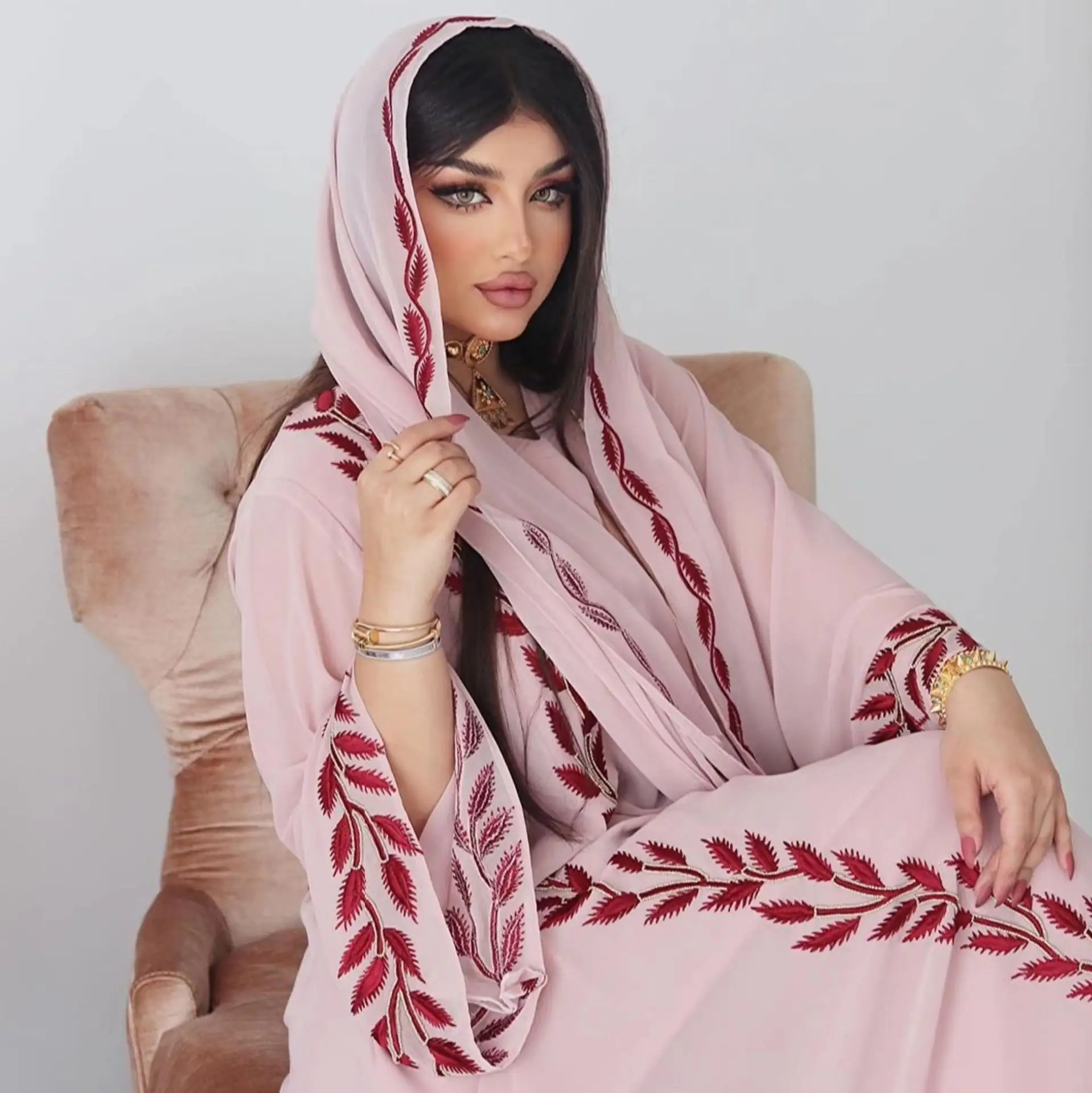 Mode du Moyen-Orient Rue D'été En Mousseline De Soie Longue Broderie Musulmane Rose Col Rond Robe Abaya Avec Hijab