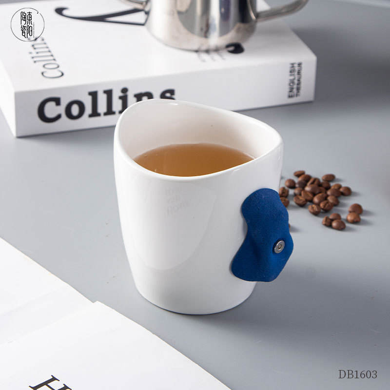 ด้ามจับสีน้ำเงิน