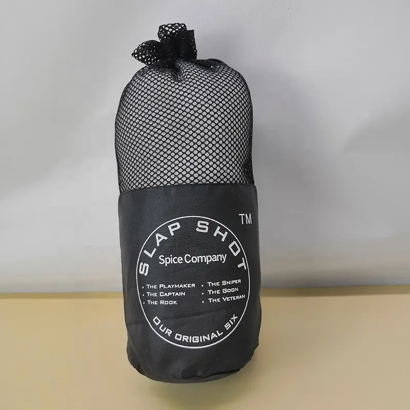 Logo personnalisé recyclable petit grand filet de nylon maille spectacle pochette d'emballage cadeau sacs de sport maille sac de yoga avec cordon de serrage