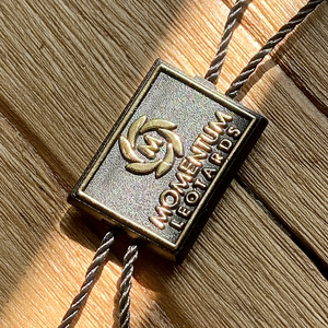 Sello colgante de nailon con logotipo de marca personalizado barato al por mayor, cuerda de plástico, alfiler de seguridad, etiqueta de cuerda oscilante, etiqueta colgante de cuerda elástica para ropa - Product Image 1
