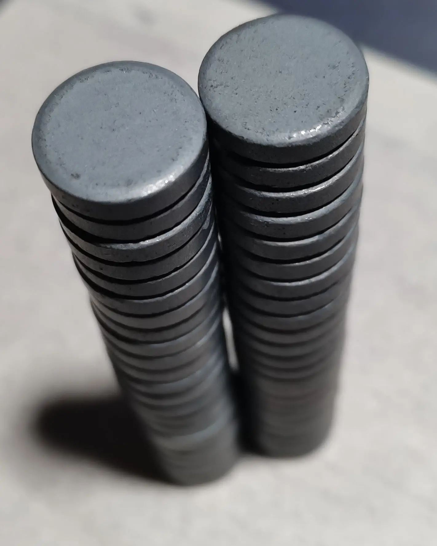 Prezzo di fabbrica rotondo smussato bordo C1 magneti ceramici permanenti in Ferrite disco magneti 18mm 25mm 30mm