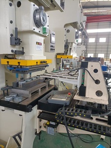Material prägung und Handhabung, Be-und Entladen des drei dimensionalen Roboter manipulator arms