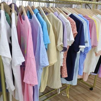 批发衣服群