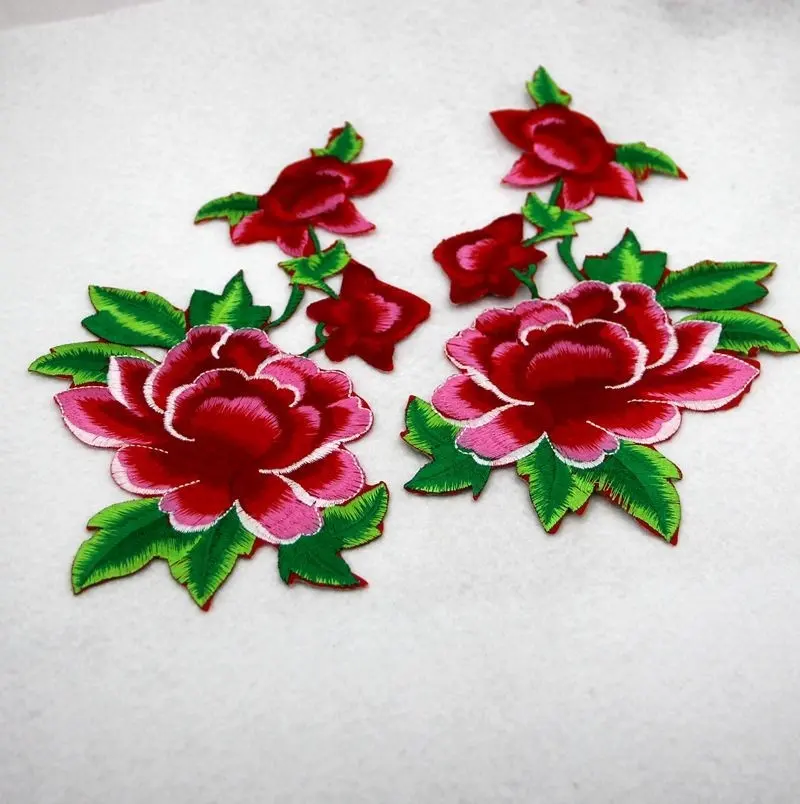 1 par de patches bordados de flores vermelhas e azuis para roupas