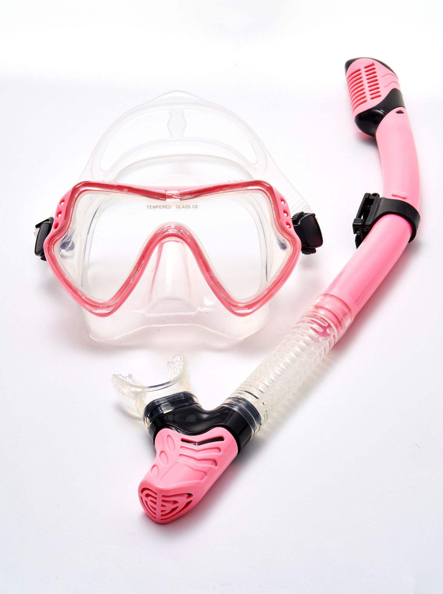 ชุดสีชมพูโปร่งแสง