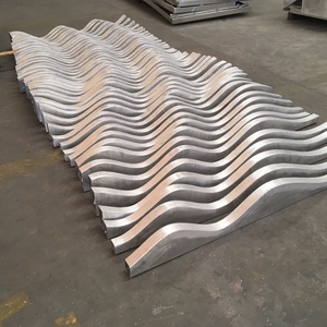 Speziell geformte perforierte Aluminiums äulen verkleidung aus Aluminium für die Dekoration der Säulen struktur