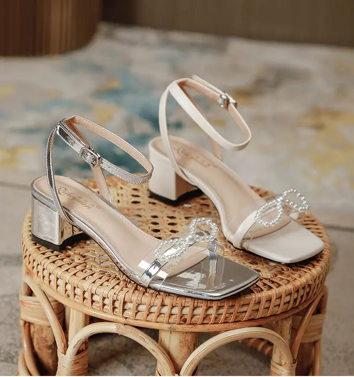 EW design-Sandalias de tacón medio con punta cuadrada para mujer, zapatos transparentes con lazo de perlas, para verano 512
