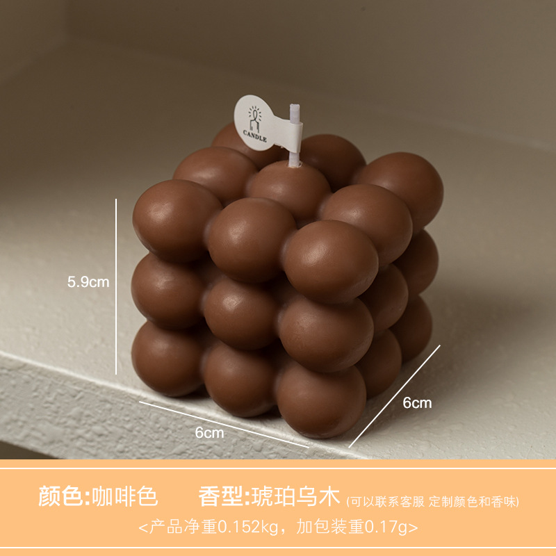 Cube candle in brown-amber oud