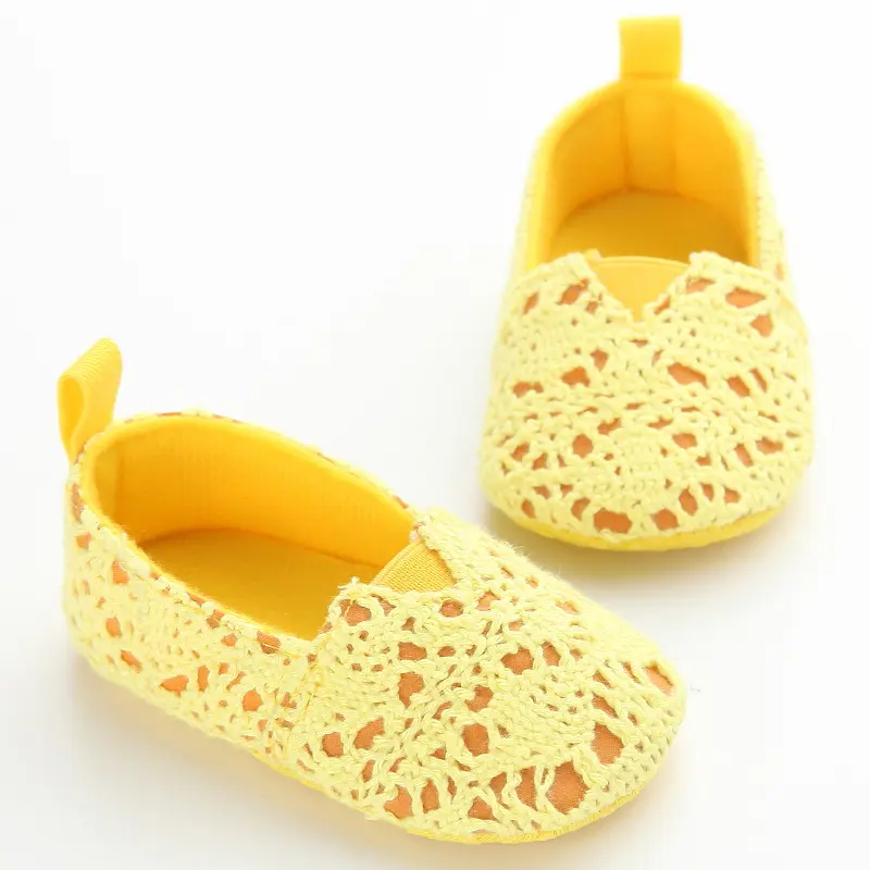 Sapatos de bebê menina, design de crochê sem cadarço com 5 cores macio