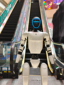 หุ่นยนต์ฮิวแมนนอยด์ AI อัจฉริยะ Unitree G1 Edu ที่เชื่อมต่อคลาวด์ พร้อมฟีดแบ็คข้อมูลแบบเรียลไทม์ และปรับแต่งได้ - Product Image 3