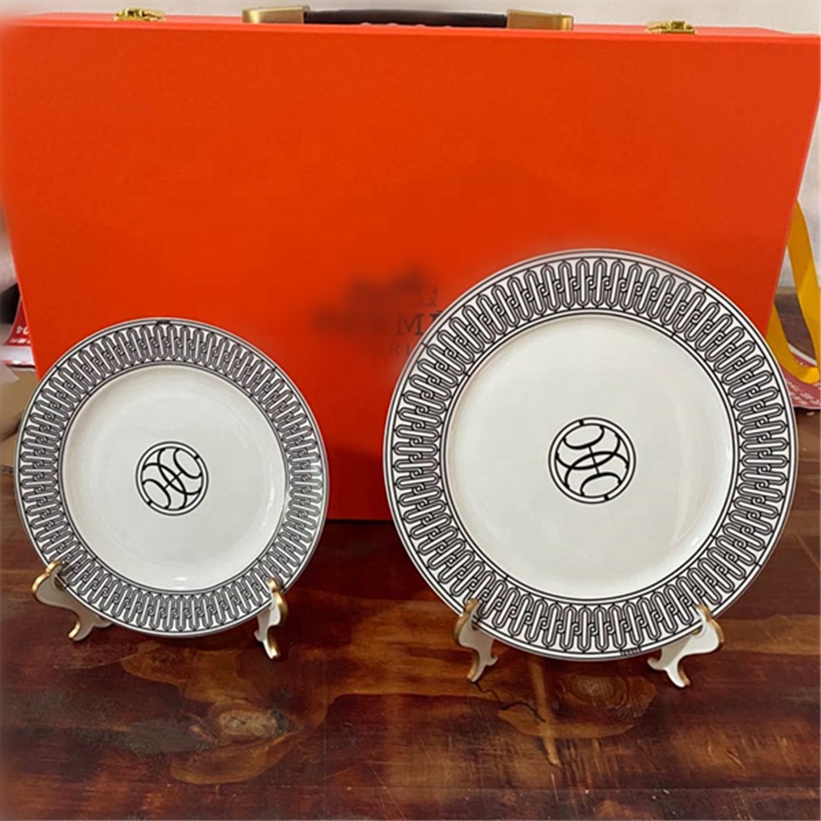 8/10 Inch plates