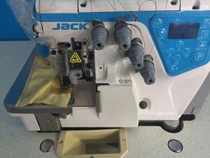 Ikinci el JACK C4 otomatik overlok DİKİŞ MAKİNESİ 2 iğne 5 iplik overlok DİKİŞ MAKİNESİ iyi çalışır durumda - Product Image 4