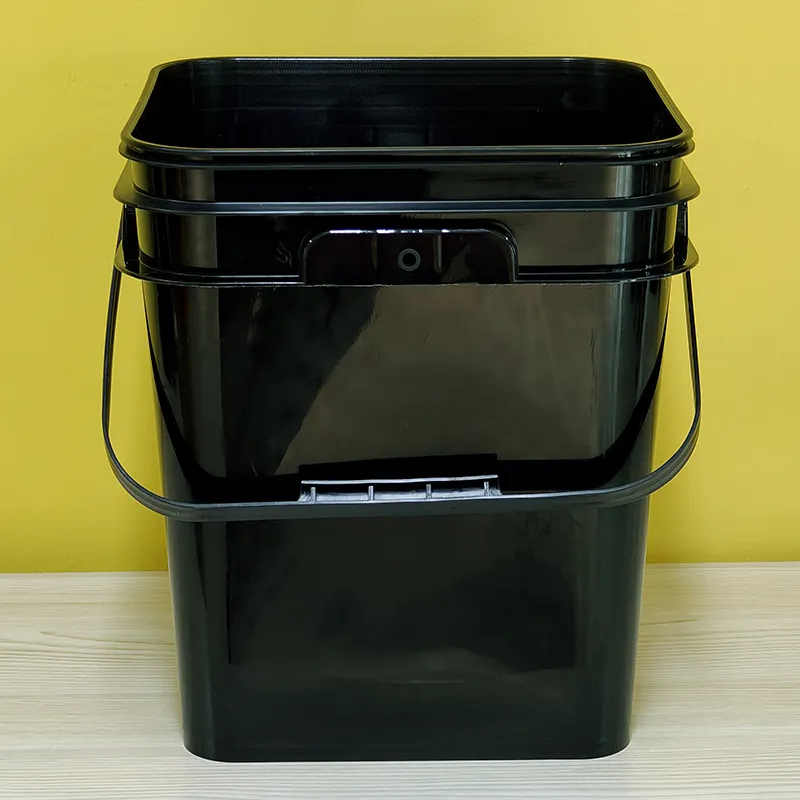 Schwarzer 12 Liter quadratischer Eimer Lebensmittel qualität Lack verpackung 12l Kunststoff Eimer Hersteller mit Deckel
