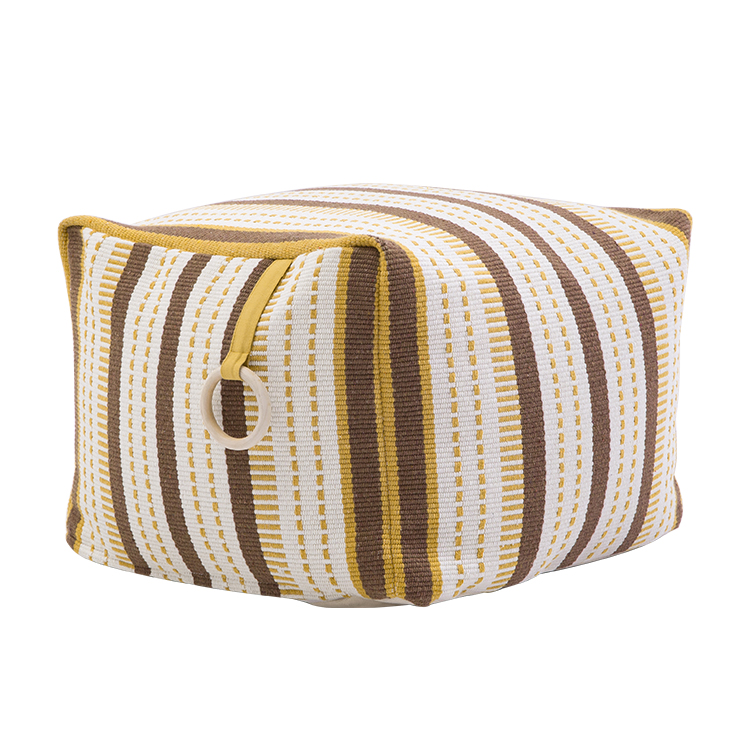 Couverture de pouf