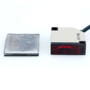 Relé de sensor fotoeléctrico AC/DC Iluminar Tipo difuso Infrarrojo ajustable Serie E3JK Sensor óptico de fotocélula - Product Image 1