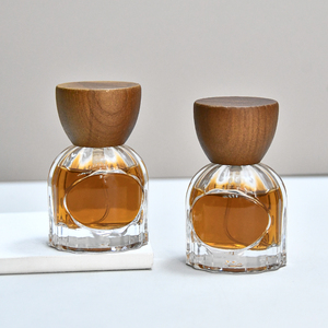 ขวดน้ำหอมขนาดมินิน่ารักขนาดพกพาขวดสเปรย์แก้วใสขนาด30มล. ฝาไม้แบบเป็นลอน - Product Image 2