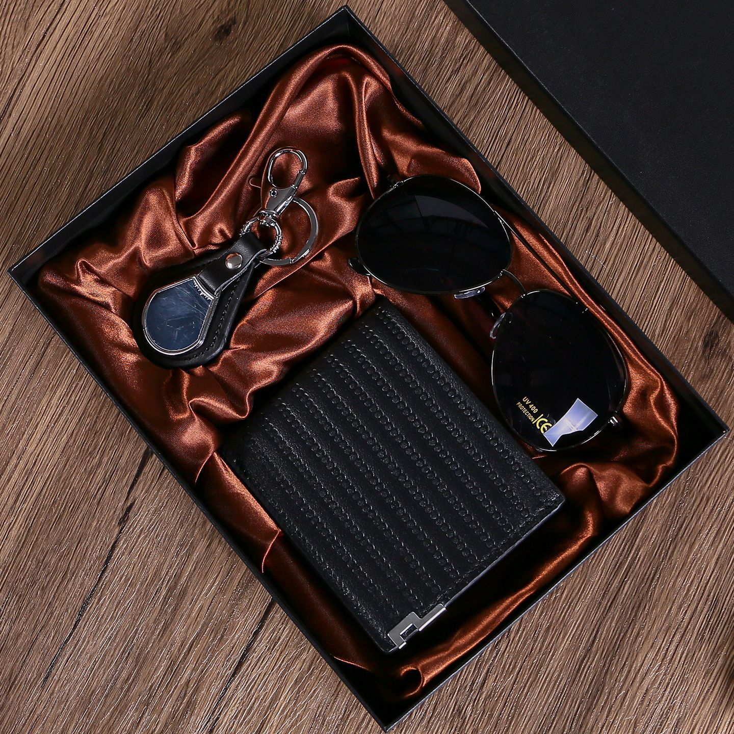 4-piece black set (sunglasses, keychain, wallet, gift box)