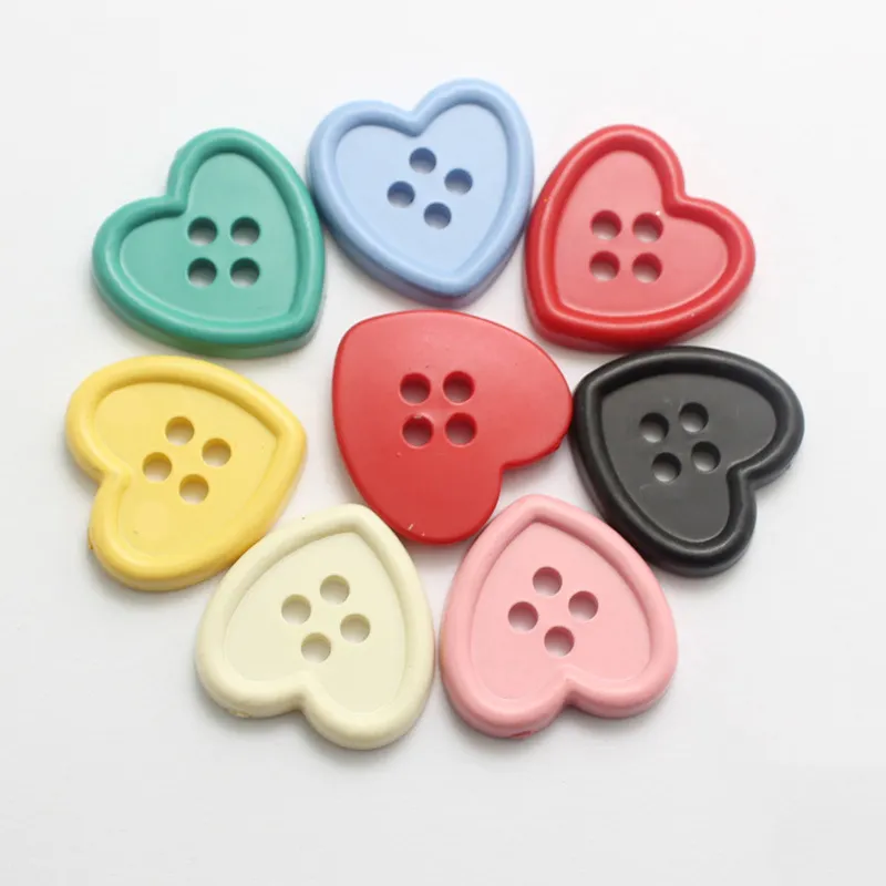 Bottoni colorati a 4 fori in plastica con cuore per vestiti per bambini maglione con bottoni decorativi per maglieria