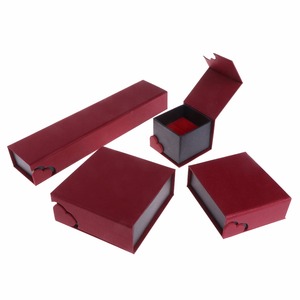 Özel kırmızı manyetik karton takı hediye ambalaj kutusu manyetik kapatma ile - Product Image 1