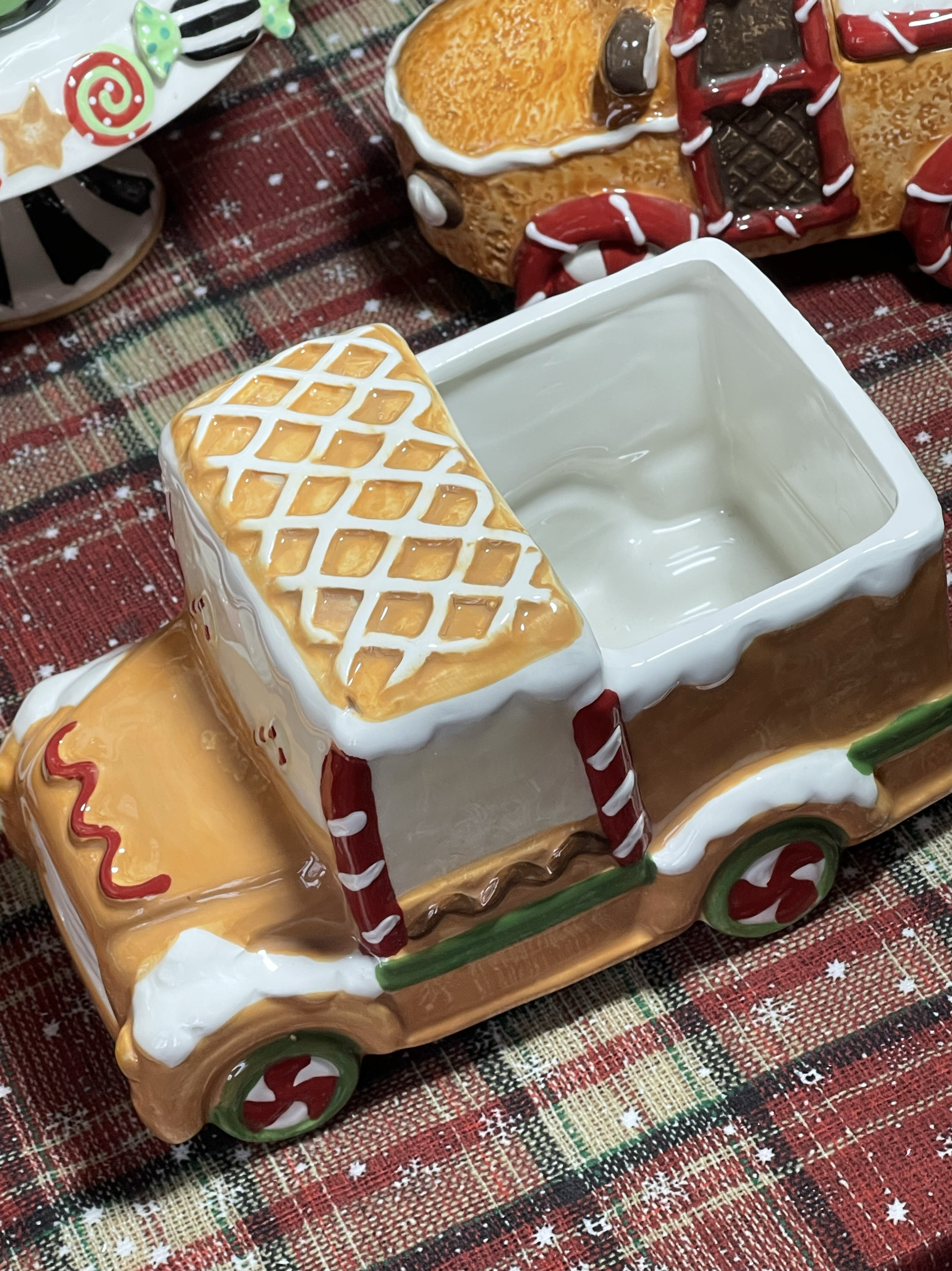 Gingerbread car storage decoration decoration
