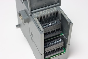 Nuovo originale Siemens EM AQ04 Smart CPU Input Output lui Drive Servo Ethernet PLC PAC & Controller dedicati - Product Image 3