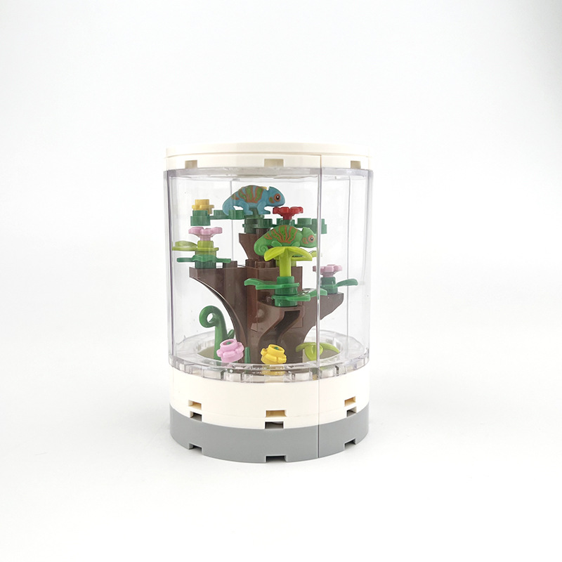 Terrario Redondo para Reptiles con Diagramas en Papel