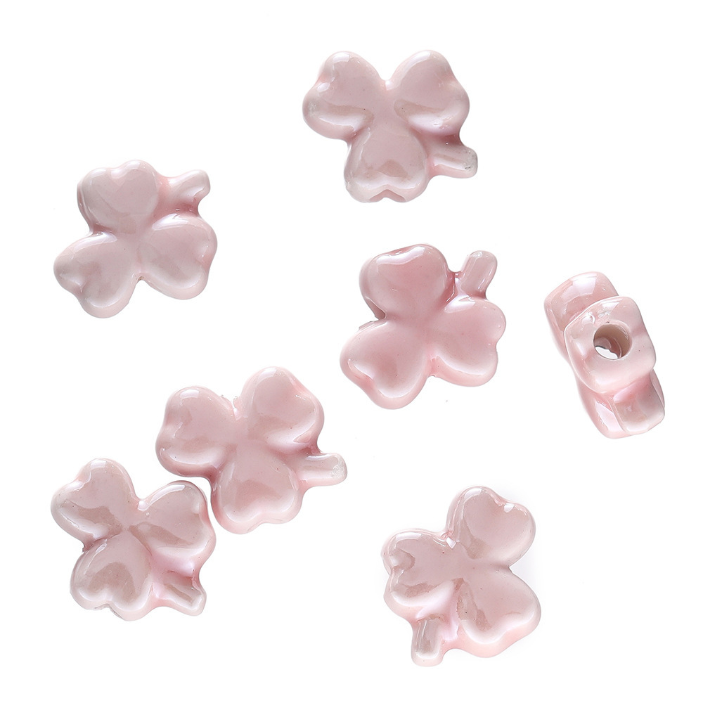 Perles trèfle en céramique - rose clair