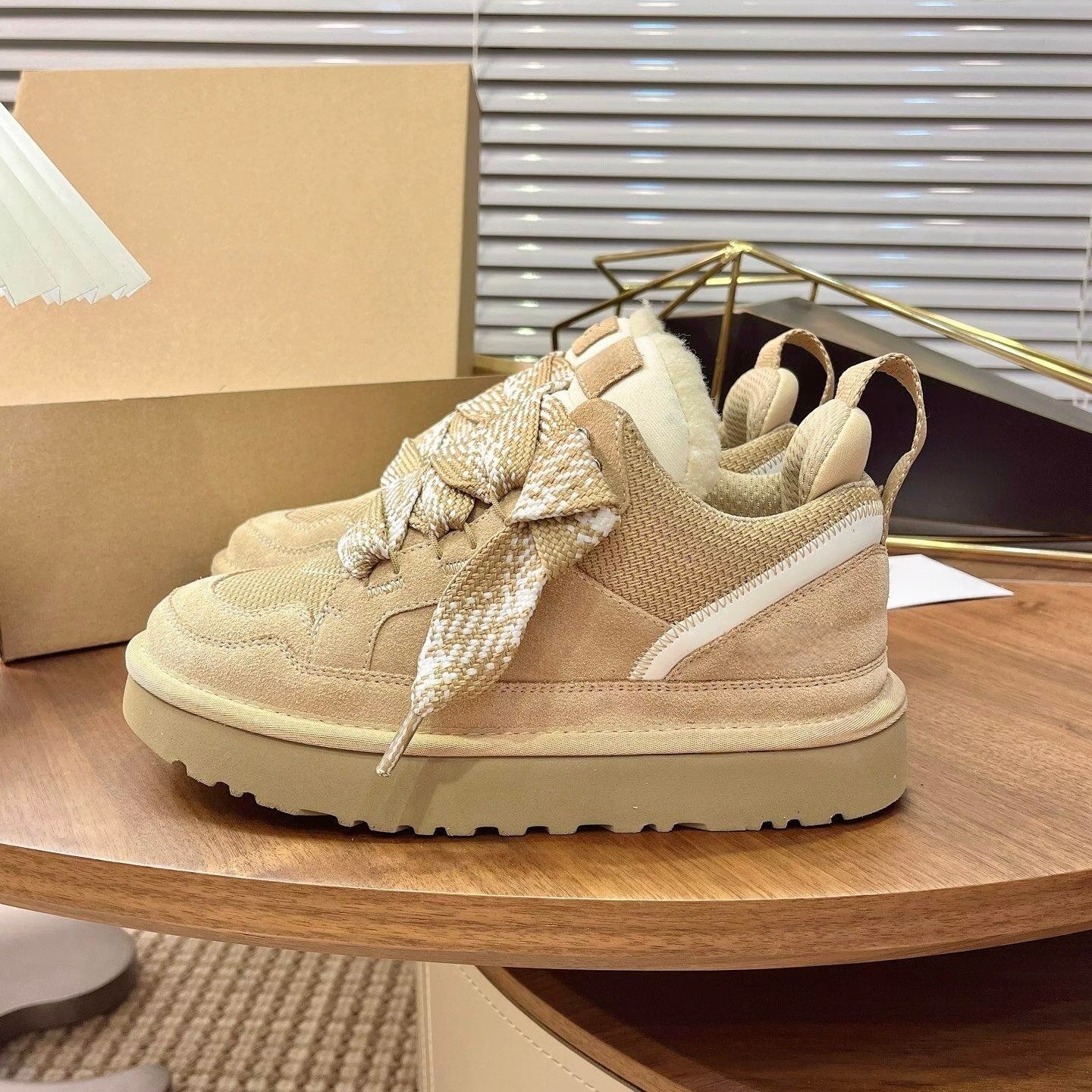 สีน้ำตาล