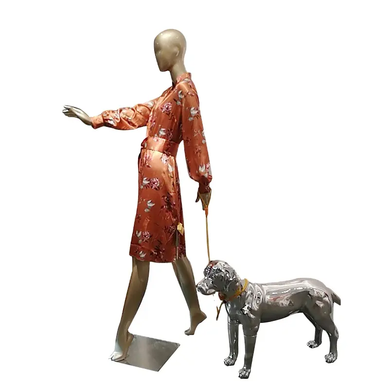 Mannequin de femme élégant en fibre de verre marchant avec un accessoire de modèle de chiot pour l'affichage de la fenêtre de vêtement Mannequin complet du corps debout