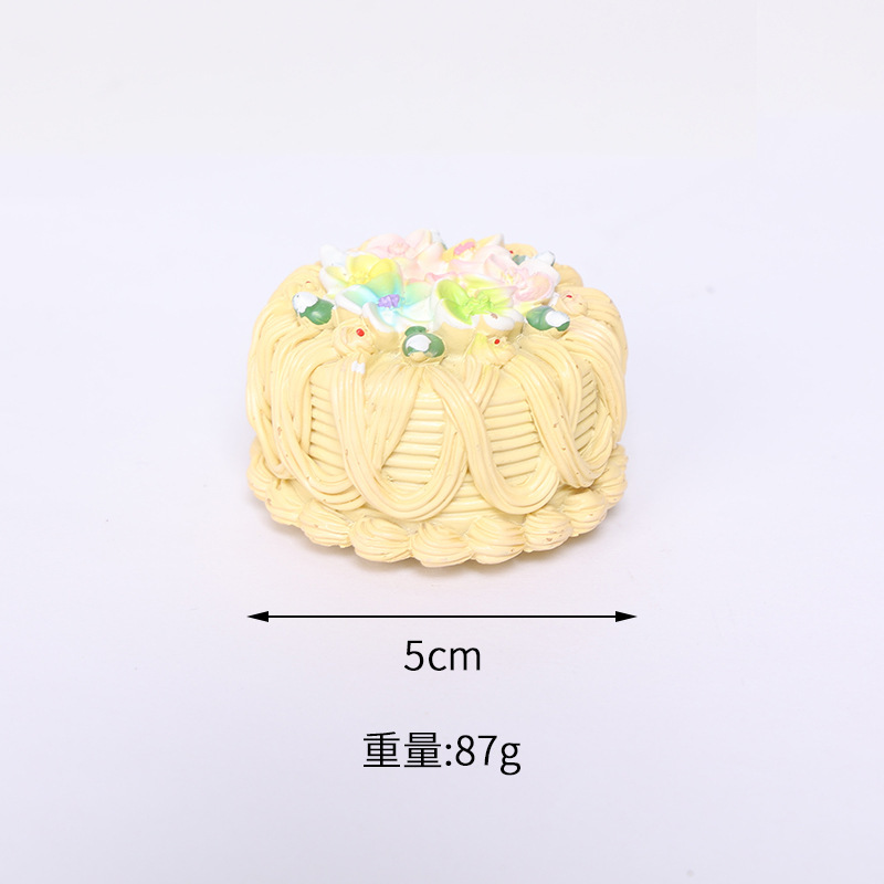 Tarta de flores de colores amarillos cálidos
