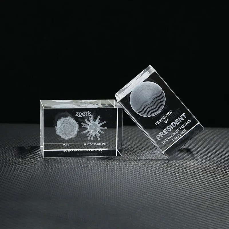 Melhor preço razoável 3d laser imagem cristal bloco gravado vidro cubo paperweight escritório lembrança presentes