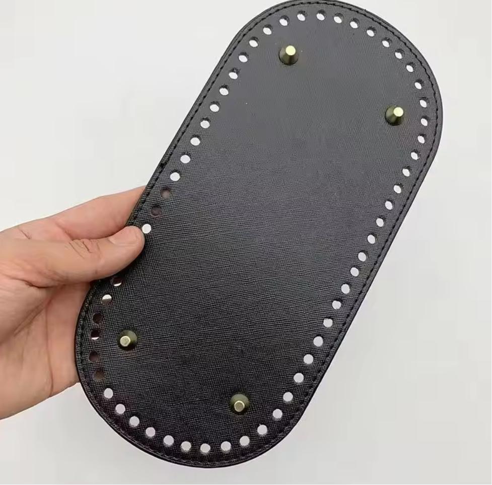 Negro, 12 x 25 cm de largo, 60 agujeros.