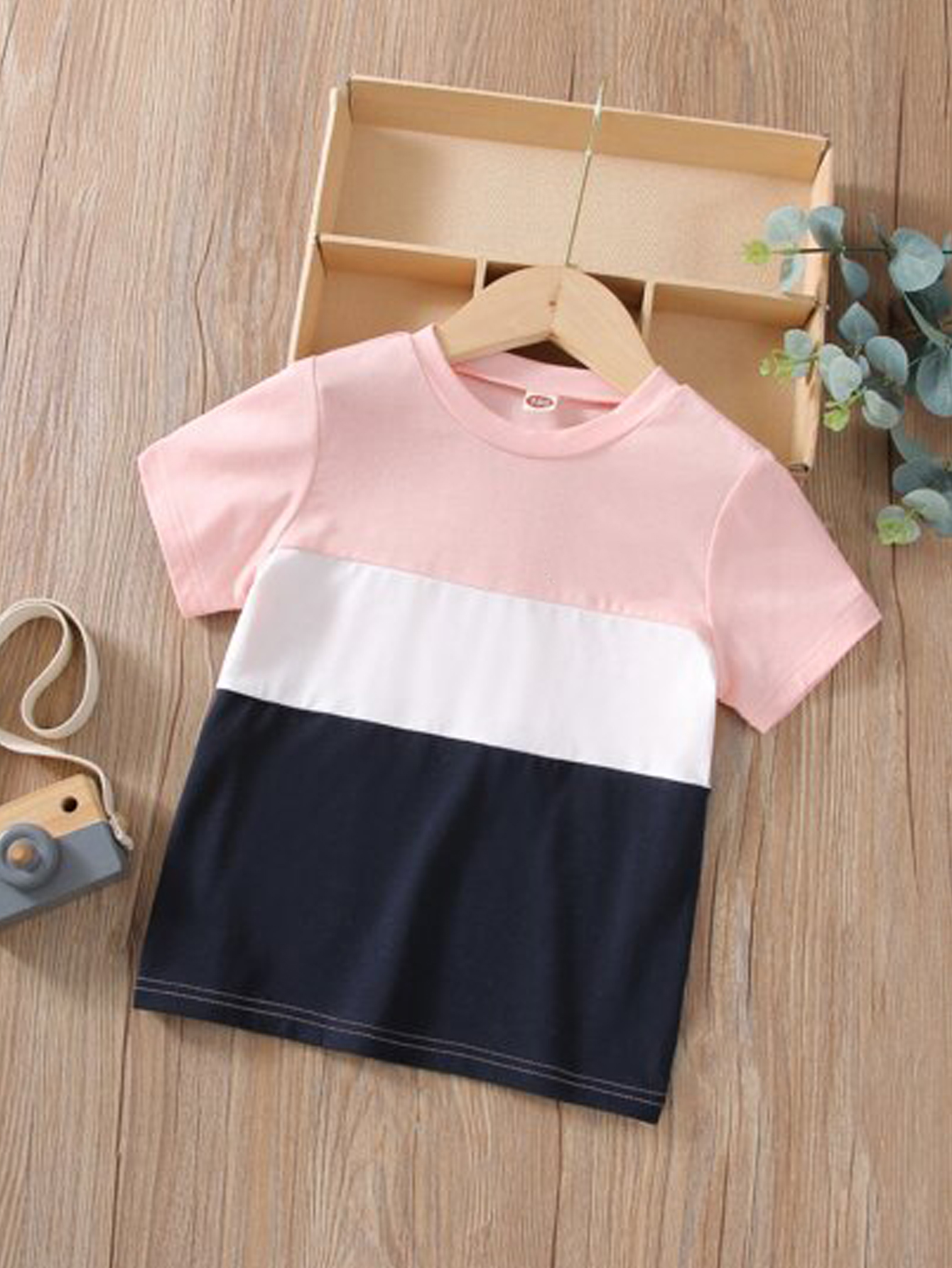 Rose, blanc, bleu marine