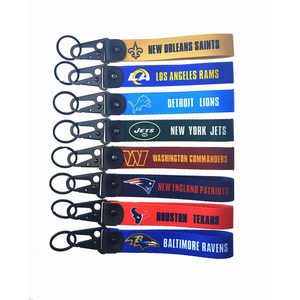พวงกุญแจกีฬาสั้นสำหรับลูกรักบี้ NFL พวงกุญแจสายคล้องข้อมือสายคล้องโลหะแบบกำหนดเอง - Product Image 3