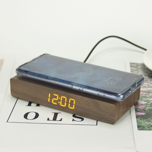 EMAF Office Decor Hochzeits geschenk Dünnes kabelloses Ladegerät Desktop-Tisch Digitaler Wecker Uhrzeit Tag Kalender uhr mit LED-Anzeige - Product Image 1