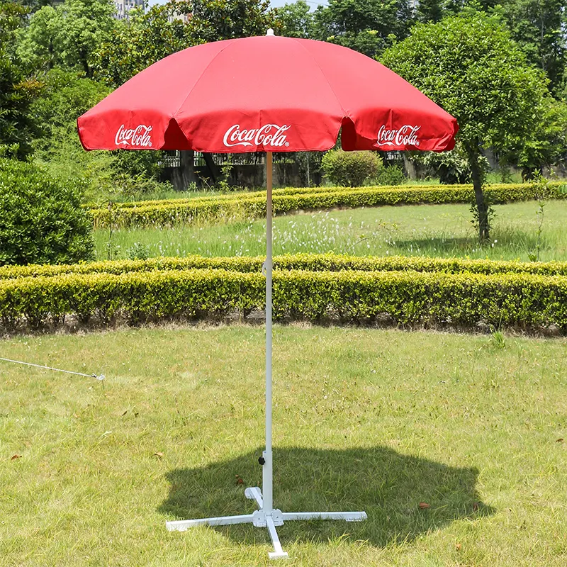 Fabrikant Groothandel Reclame Buiten Zon Parasol Promotionele Custom Merk Coca Cola Recycle Strandparaplu Met Bedrukking