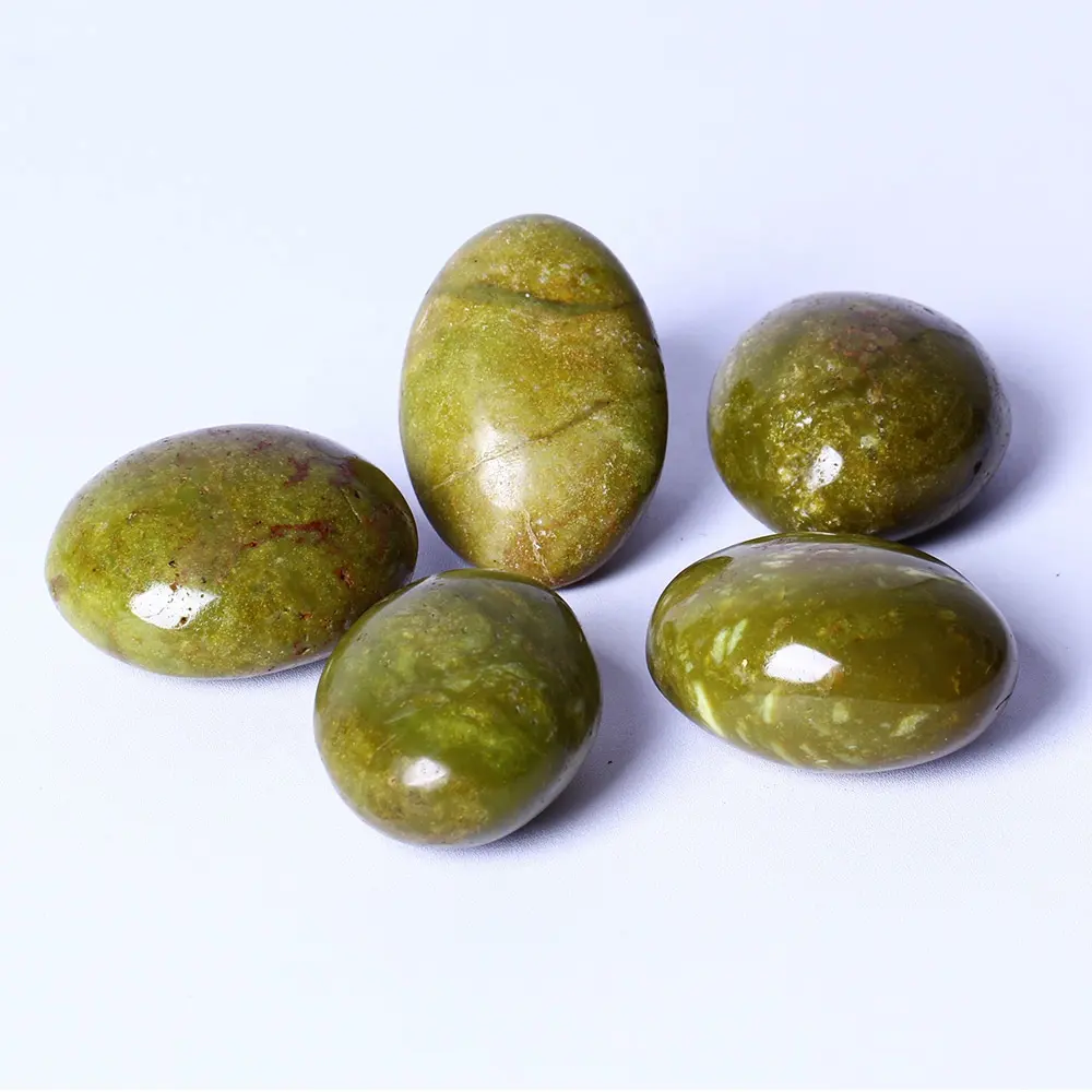 มาใหม่ธรรมชาติขัดคริสตัลบำบัดหินสีเขียวโอปอลปาล์มหินสำหรับตกแต่ง