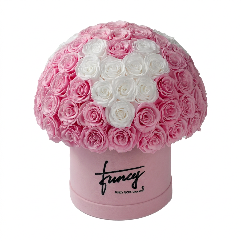 Cúpula con diseño de corazón y 100 rosas.