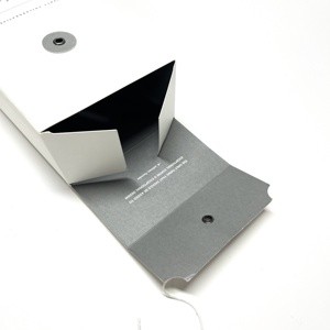 Benutzer definierte kostenlose Muster größe weißen Karton Papier Verpackungs umschlag mit Logo-Knopf und Schnur verschluss - Product Image 5