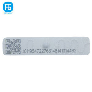 Código QR personalizado números de serie impresos programable RFID lavandería de largo alcance impermeable lavable UHF etiquetas RFID para pista textil