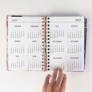 Impressão personalizada personalizada <span class=keywords><strong>Elastic</strong></span> Band Daily <span class=keywords><strong>Spiral</strong></span> Planner Agenda diária de autocuidado com adesivo