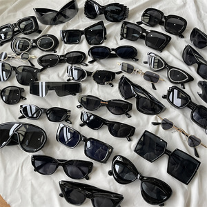 Kính râm Mắt mèo của phụ nữ cơ bản màu đen lớn nhỏ Khung kính chống nắng UV400 giảm béo - Product Image 1