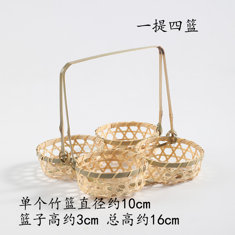 Un panier et quatre paniers