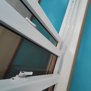 3 parça sürgülü pencere UPVC çerçeve özelleştirilmiş renk kasırga geçirmez çift camlı vinil sürgülü PVC pencereler - Product Image 2