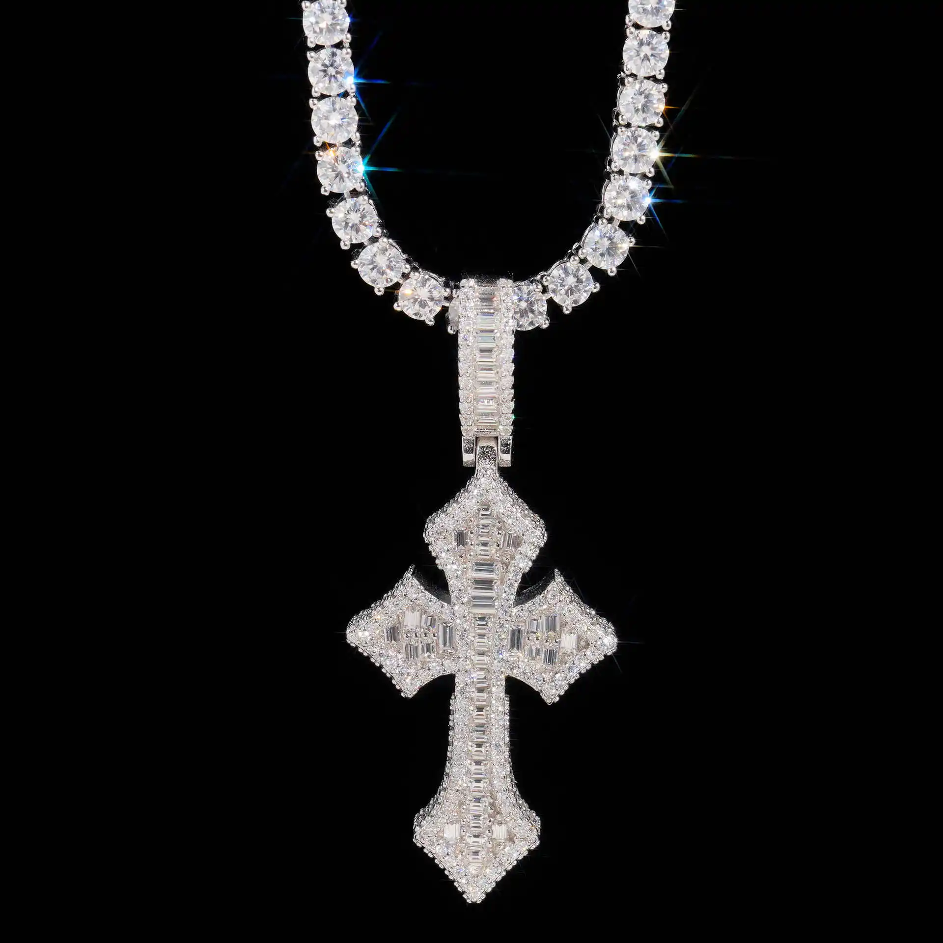 DE Baguette Moissanite Chic joyería de moda Iced out llamativo Bling 925 collar de cadena de Cruz gótica de plata esterlina
