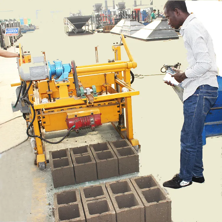 Concrete Cement Block Brick Making Machine for Sale in USA Egg Laying QT40-3A Diesel Engine Mobile Blockoing Machine 30 Seconds